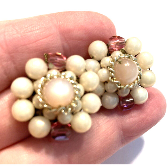 Vintage Mid Century Clip On Earring Pink Purple Faux Pearl Clusters Marked Japan - Picture 7 of 9
